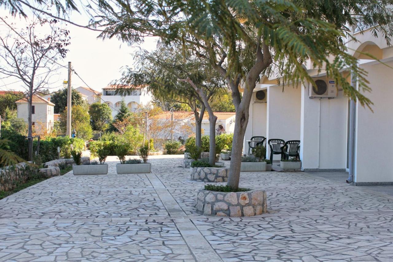 Apartments And Rooms By The Sea Vinjerac, Zadar - 3248 المظهر الخارجي الصورة
