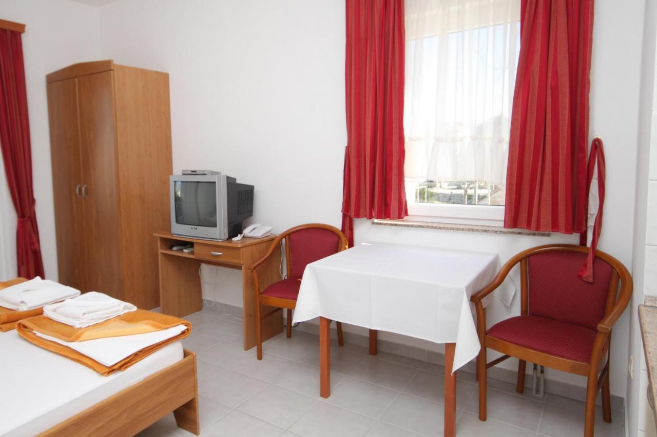Apartments And Rooms By The Sea Vinjerac, Zadar - 3248 المظهر الخارجي الصورة